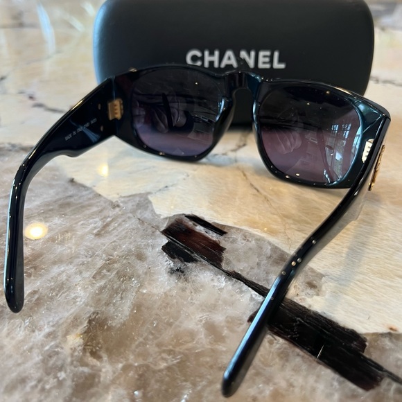 VINTAGE EUCChanel Authentic Sunglasses With Case No Scratches no sign of wear - Picture 8 of 13